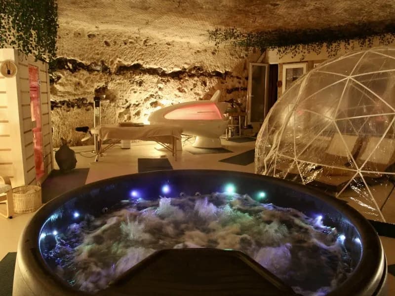 Loft et spa entièrement troglodyte