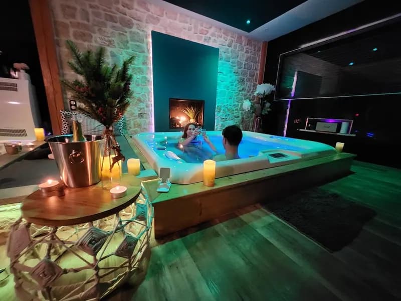 LOVE ROOM NUIT SPA CINE CANTAL