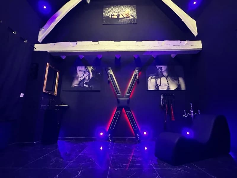 Loveroom Dark - Red Room 2 · photo 1