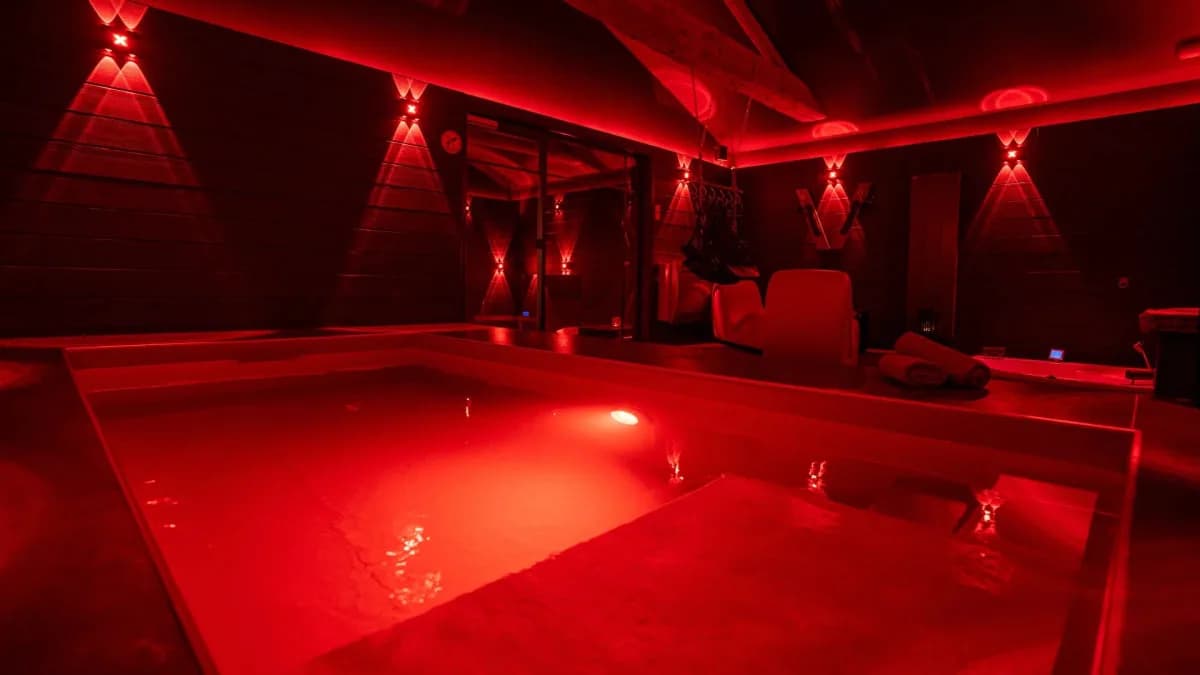 Love room Red proche de Lyon - Nuit et Spa · photo 1